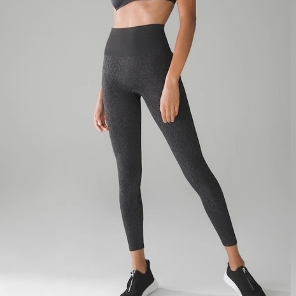 Soma Grey Snakeskin Jacquard Slimming Wide Waist Legging Size XS